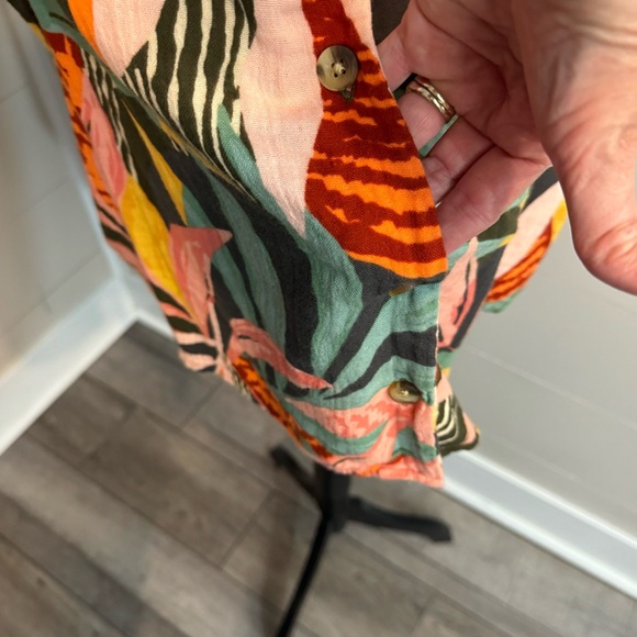 Tropical Print Button Front Short Sleeve Top - Picture 4 of 8